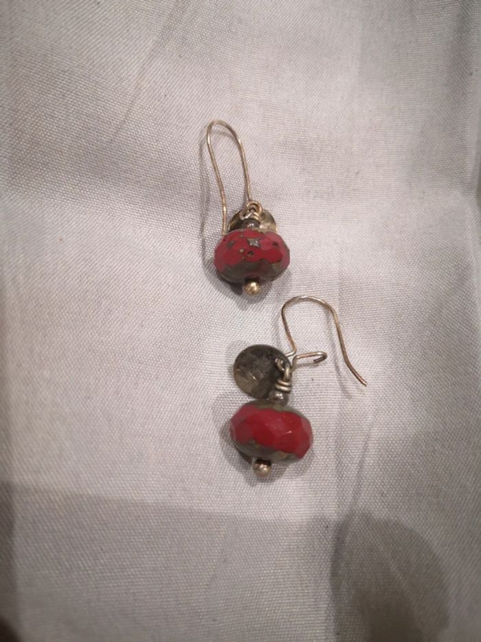 Boucles d'oreilles boules bordeaux - photo numéro 2