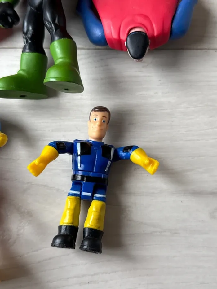 5 Figurines super héros - photo numéro 3