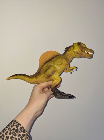 Dinosaure avec son et lumière