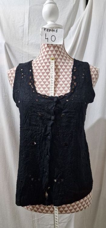 Gilet, façon costume, noir,a trous, nœud arrière pour resserrer, en rayonne, longueur 55cm