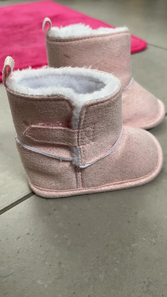 Chaussures bébé bottes fourrées pointure 16