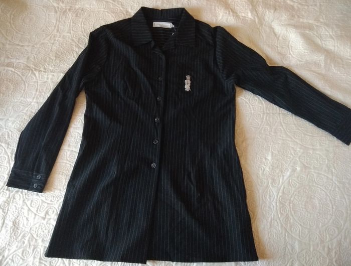 Chemise noire fines rayures blanches