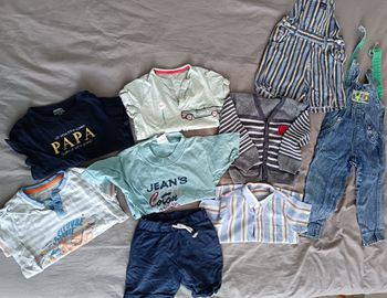 Lot de vêtements 2 ans en très bon état