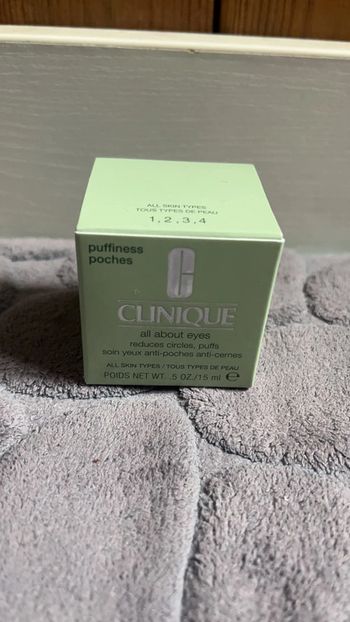 Soin yeux anti poches anti cernes clinique