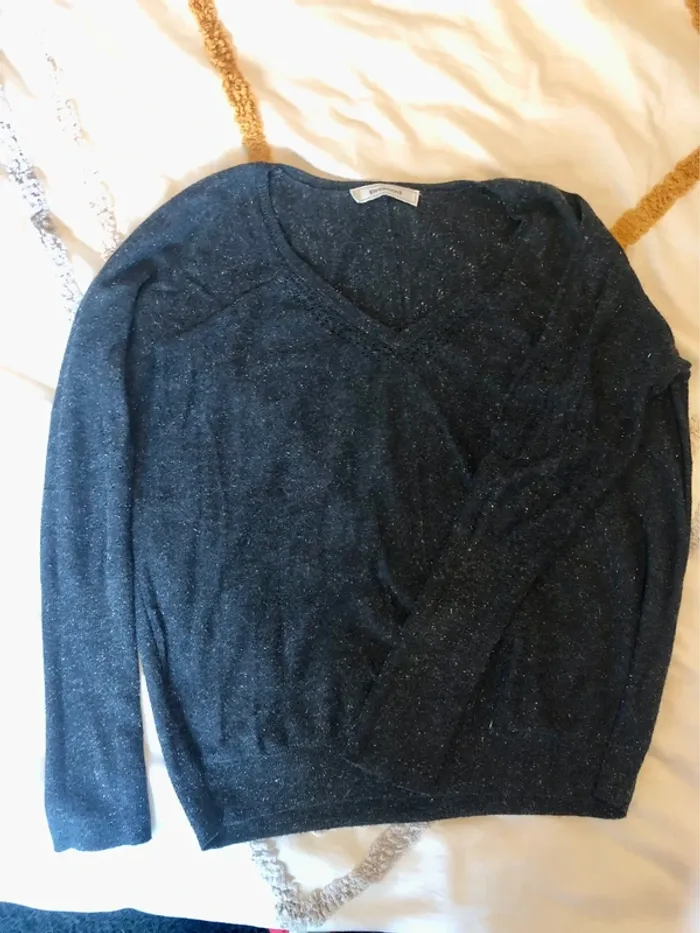 Joli pull gris et argenté - photo numéro 3