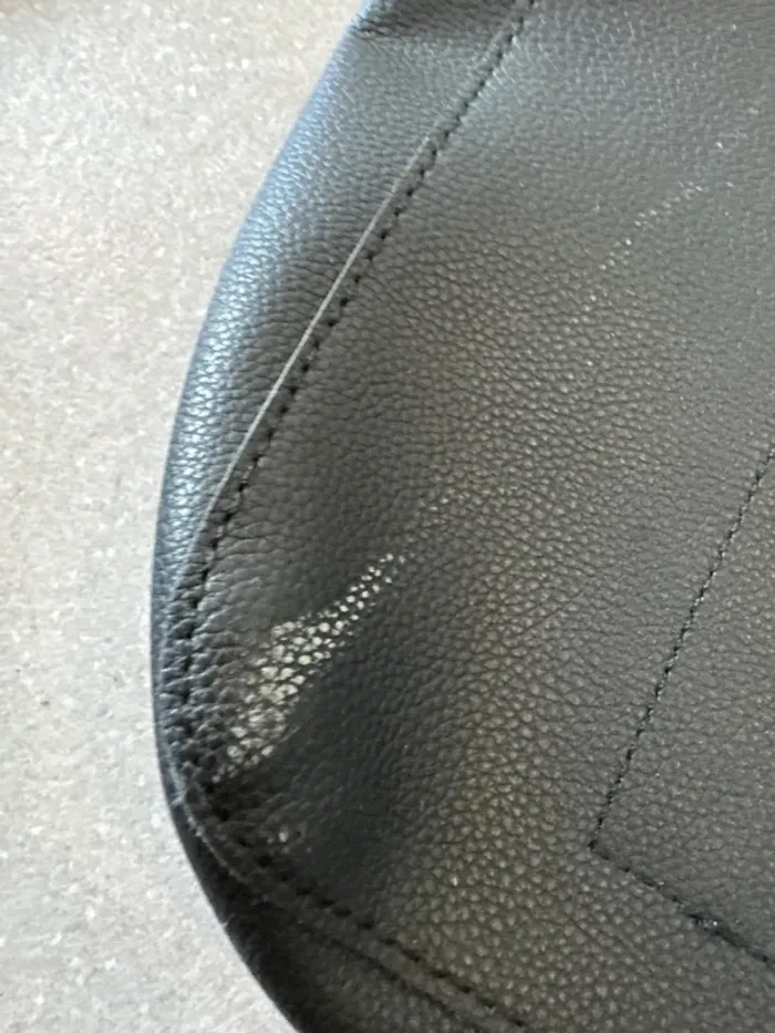 Sac à main et bandoulière Cosmopolitan, bon état mais il y a des marques d'usures, 38x28cm - photo numéro 4