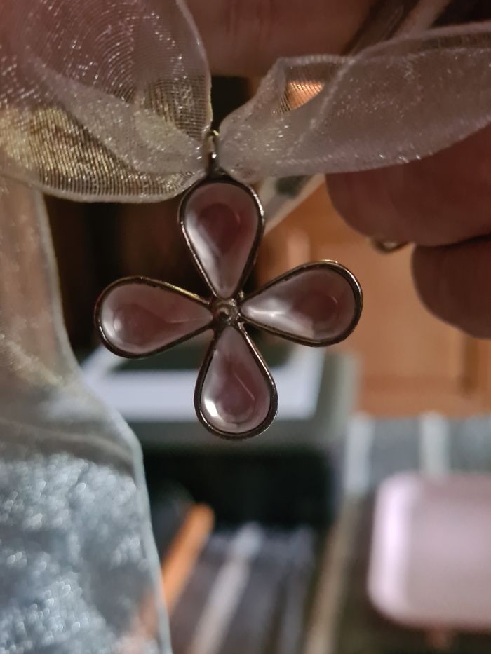 Collier. Ruban. Fleurs blanches. 68 cm. - photo numéro 5