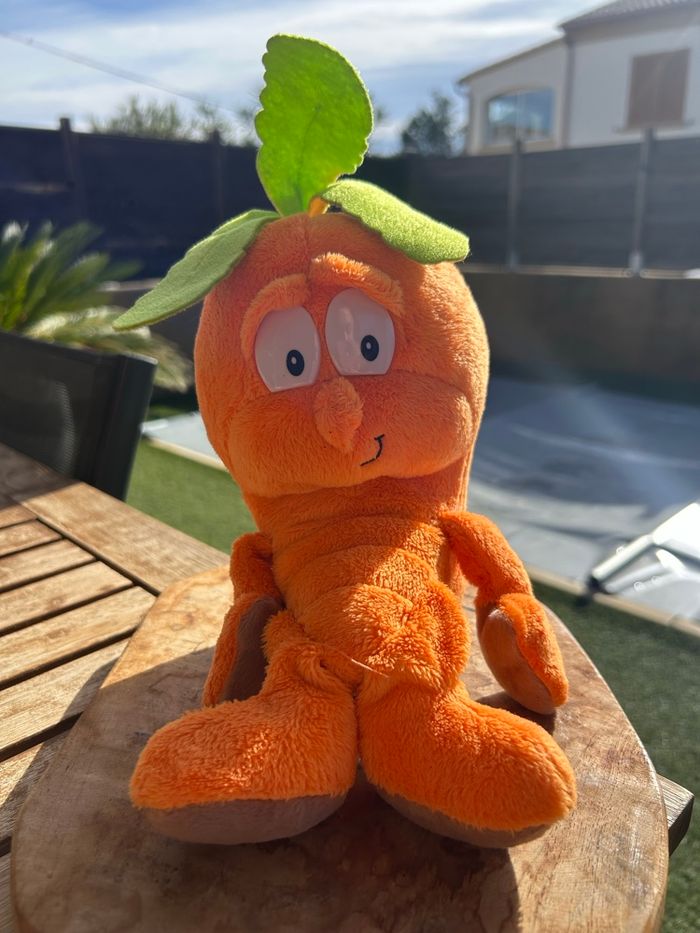 Peluche carotte – Douce et mignonne !