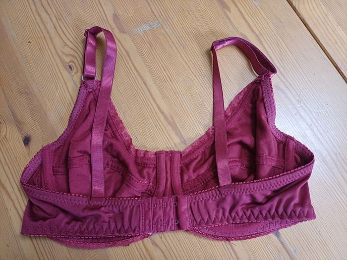 Soutien-gorge bordeaux - photo numéro 2