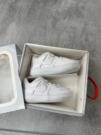 Baskets bébé unisexe Nike Air force blanches taille 18,5 super état