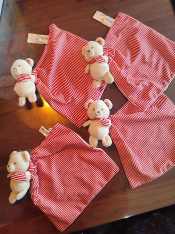 Doudou carré marinière rouge