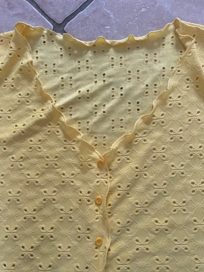 Superbe petite blouse ajouré jaune 🍋 citron taille unique excellent état - photo numéro 5