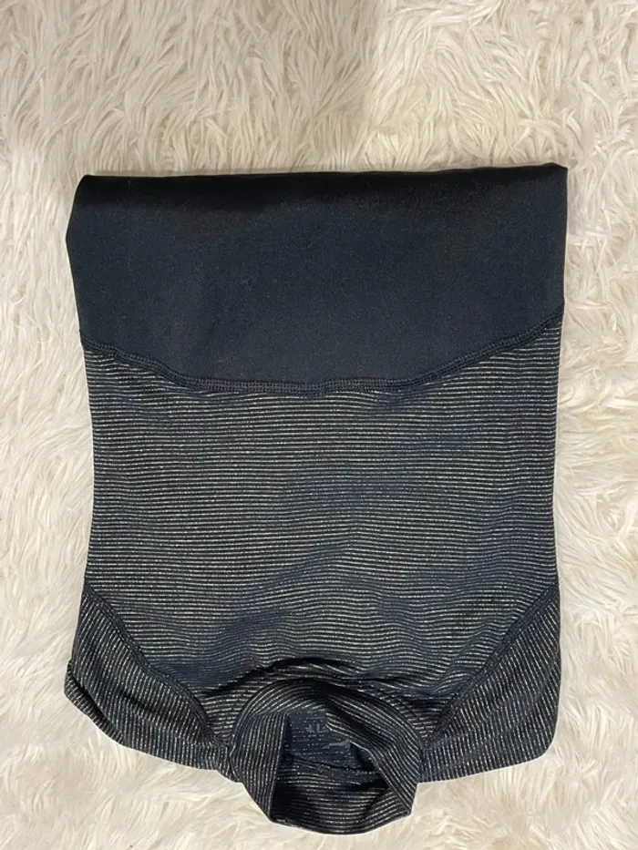 Haut de sport Nike - photo numéro 3