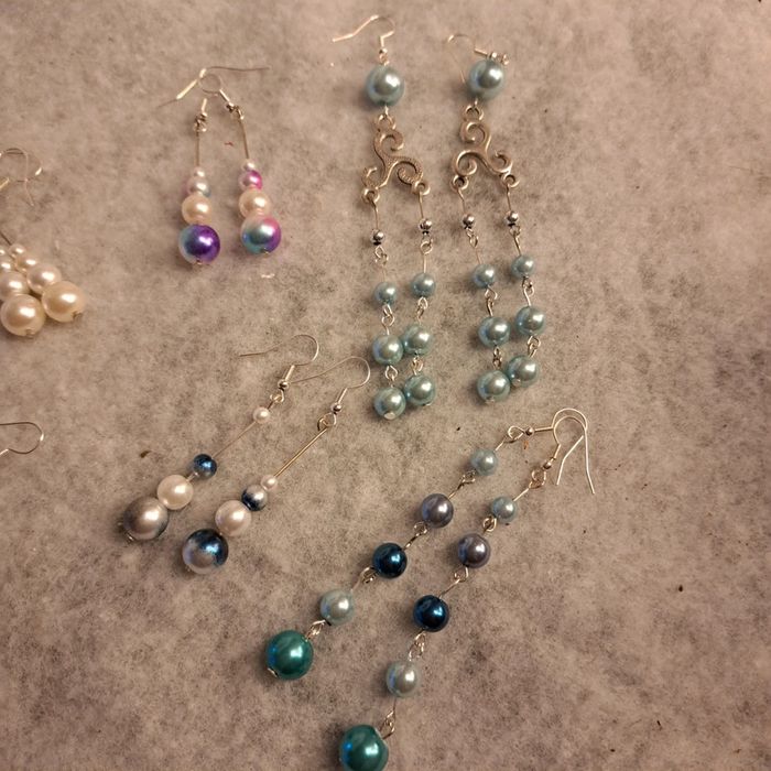 Boucles d'oreilles pendante avec perles nacré multicolore - photo numéro 5