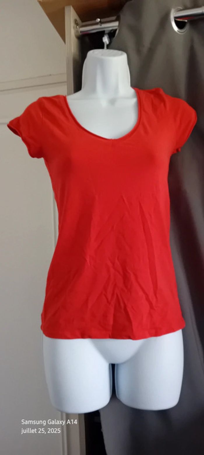 Tee-shirt col V manches courtes moulant rouge orange femme M zara TRF - photo numéro 7