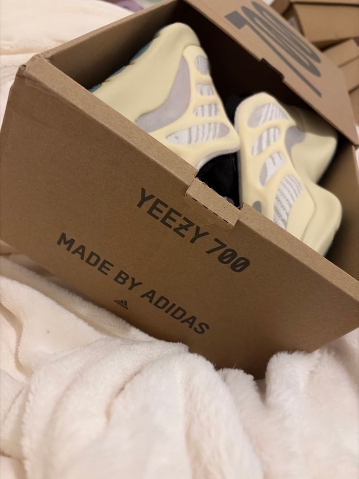 Yeezy 700 v3 - photo numéro 2