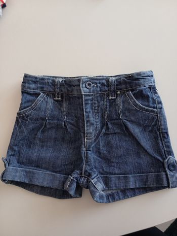 Short fille