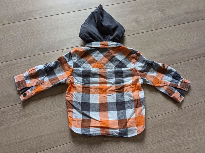 Chemise à capuche 12 mois - photo numéro 2