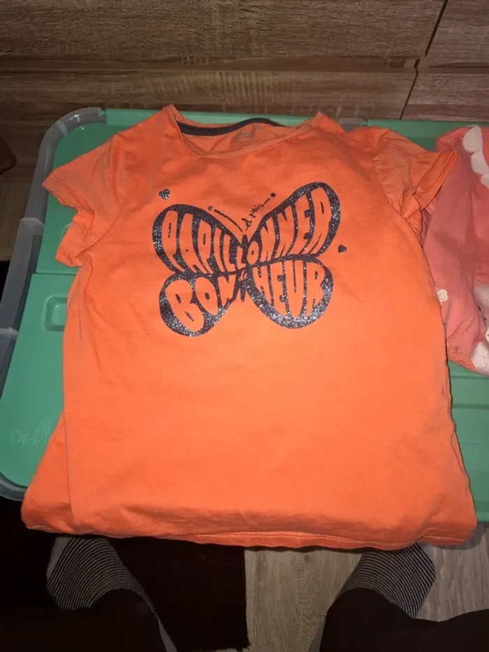 3 tee-shirt et 1 robe - photo numéro 2