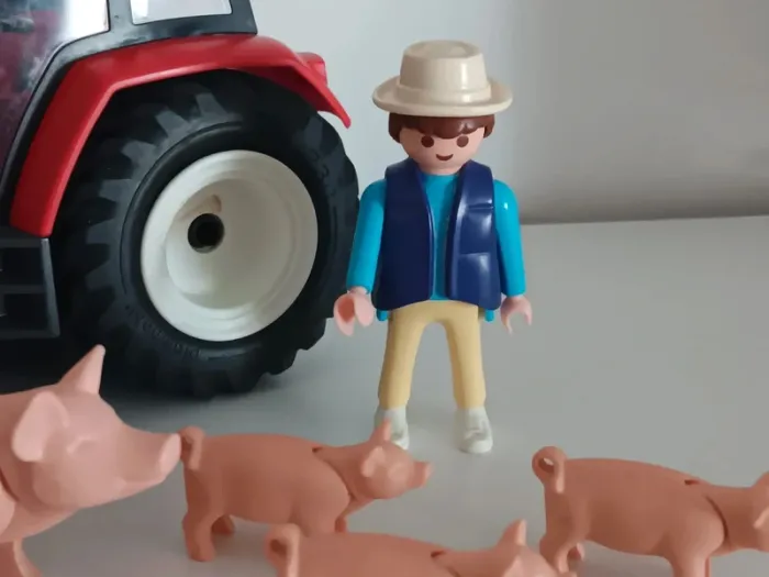 Tracteur avec fermier et cochons playmobil - photo numéro 3