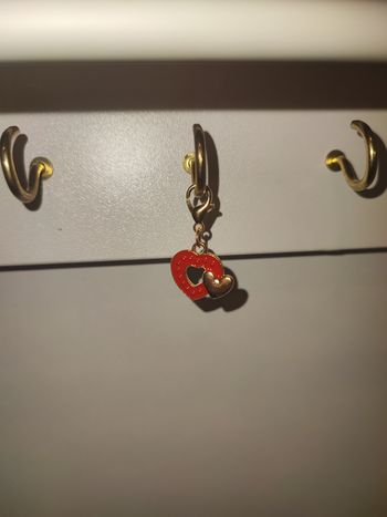 Porte-clé double cœur rouge & doré – Neuf