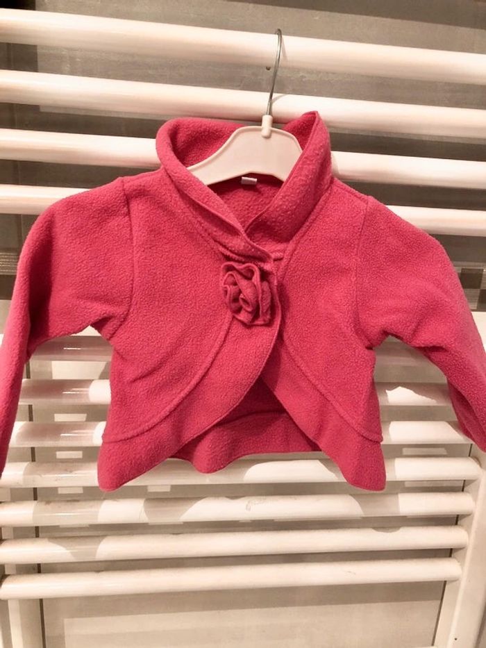 Boléro polaire 12 mois en tbe à 2 euros