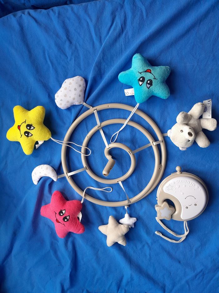 Mobil bébé rotatif et musicale - photo numéro 2