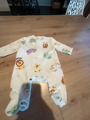 Pyjama taille 1 mois (52-55 cm)