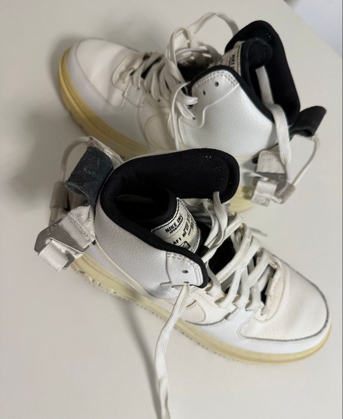 Nike Air Force 1 Mid blanches, taille 38,5 en bon état général. - photo numéro 2