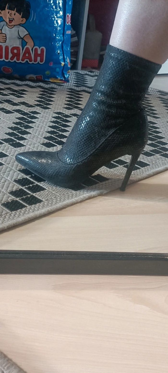 Bottines chaussettes à talons aiguilles effet python – Day-Vine Taille 40 - photo numéro 2
