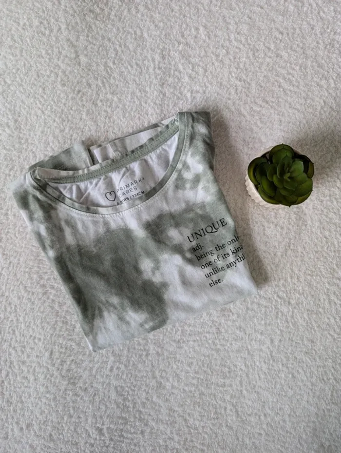 🌿 T-shirt tie & dye Primark – 8/9 ans
