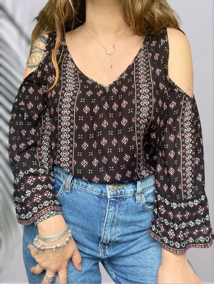 Blouse noire manches larges épaules découvertes à motifs Bershka taille S tres bon état - photo numéro 2