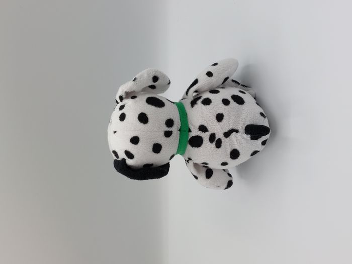 Peluche doudou chien dalmatien KINDER FERRERO noir blanc collier vert os 24 cm - photo numéro 2