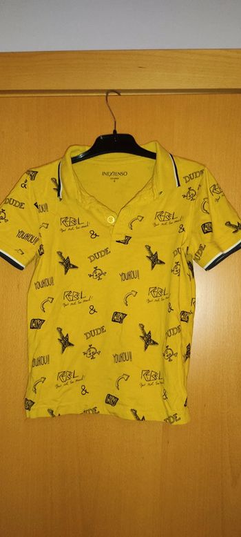 Polo couleur ocre motifs Rock