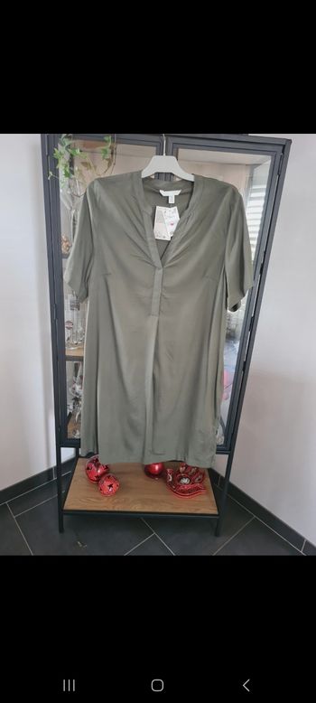 Robe kaki très jolie neuf avc étiquette