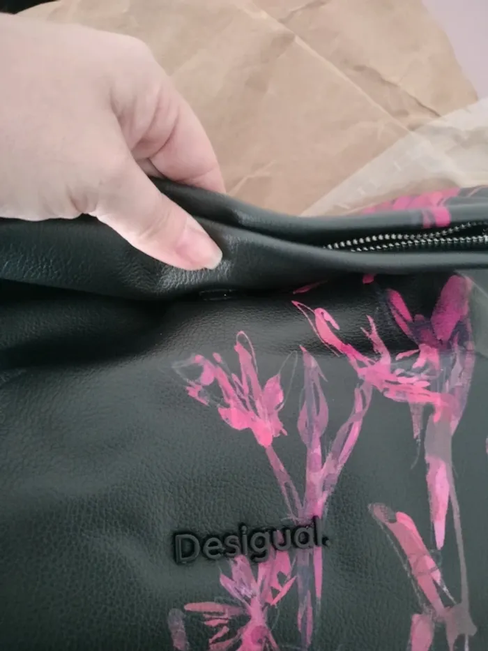 Sac desigual noir et rose (taille M) - photo numéro 4