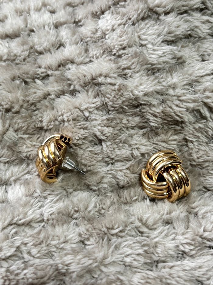 Boucles d oreilles dorées - photo numéro 2