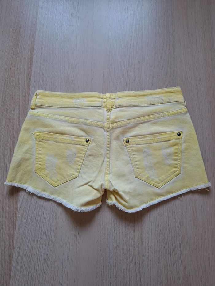 Short jaune délavé - photo numéro 5