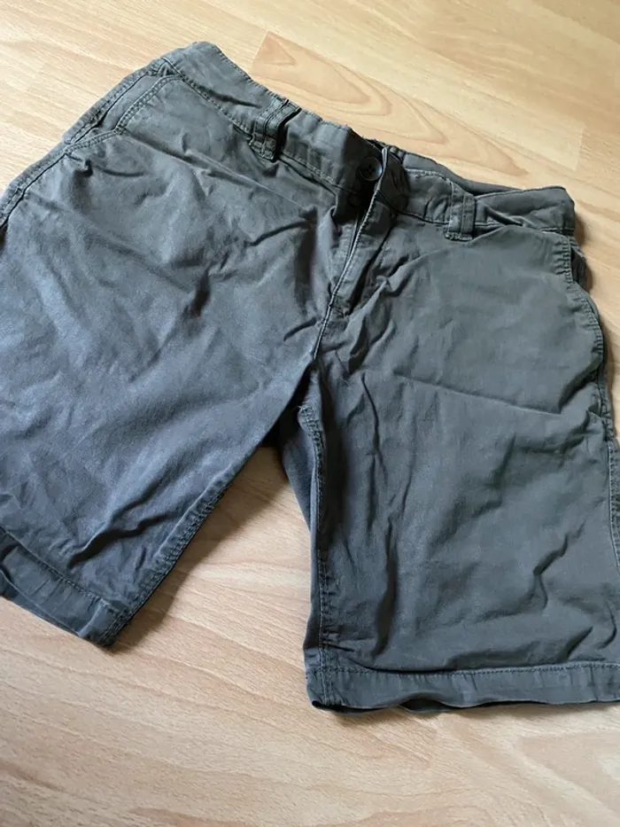 Short taille S ou 16 ans