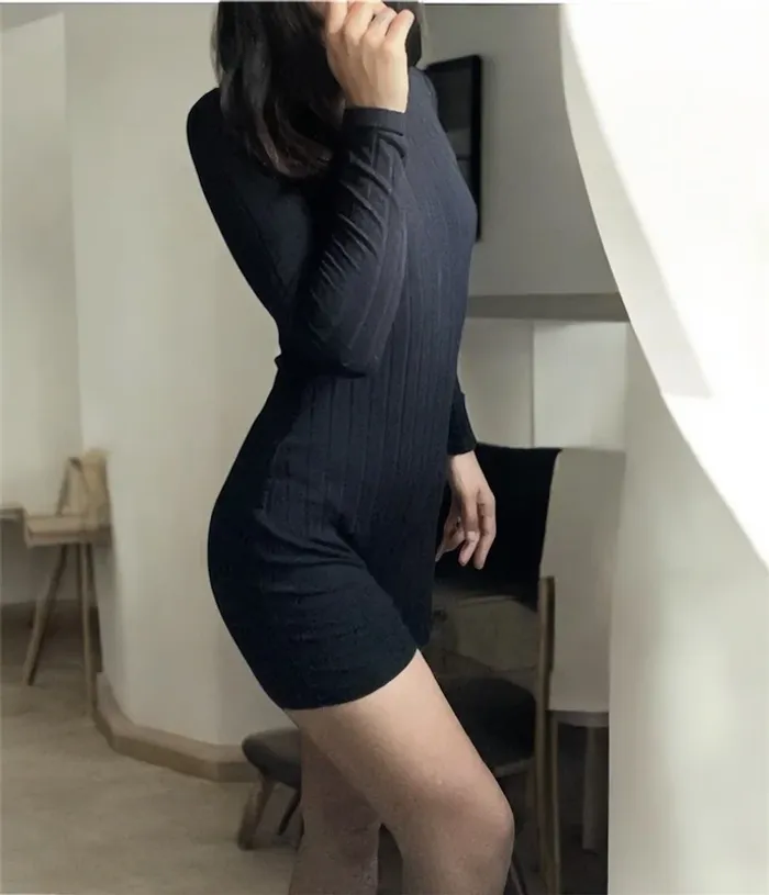 Combi short noire moulante à manches longues