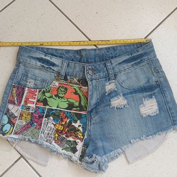 Short Marvel taille S