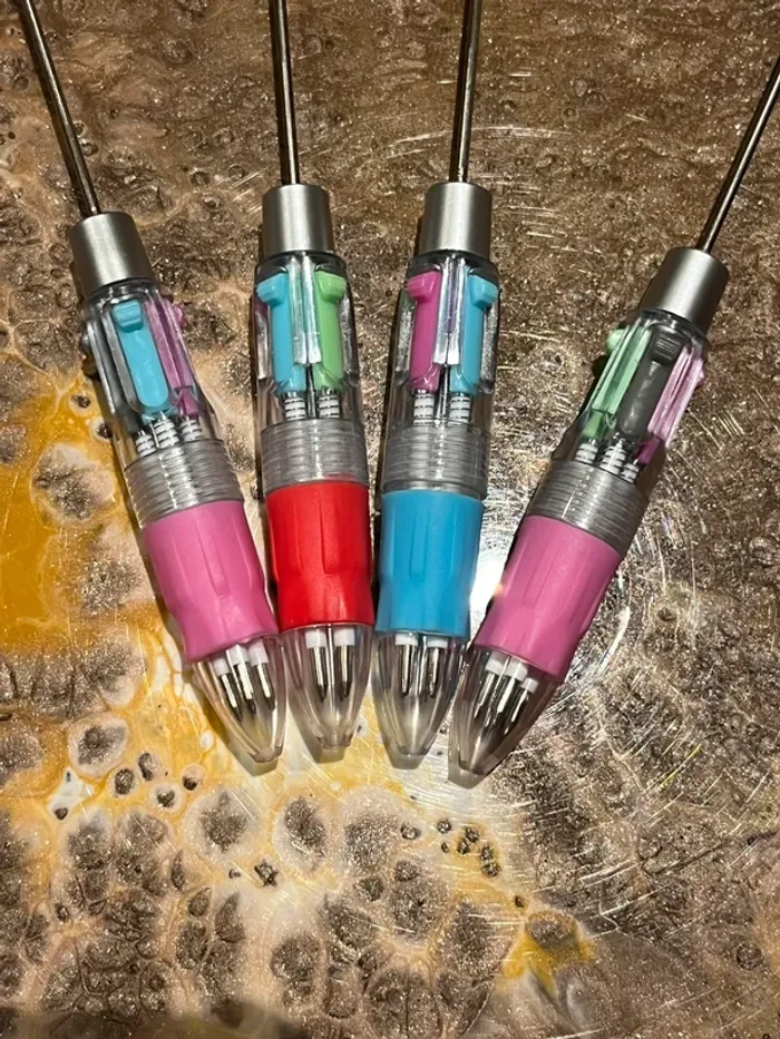 4 stylos à 4 couleurs à personnaliser - photo numéro 2