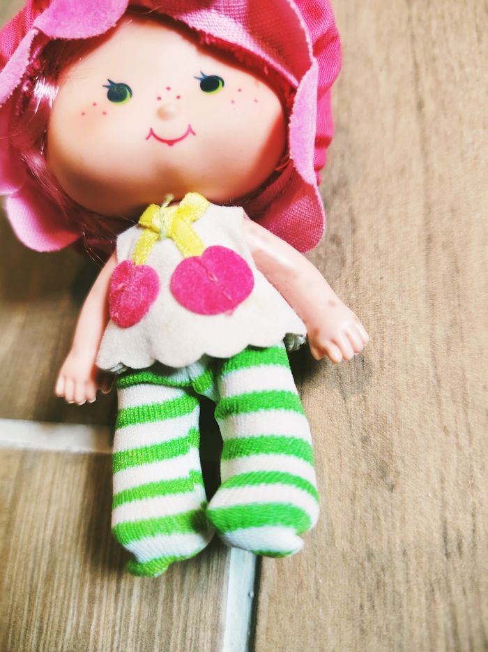 🍓Petite Poupée Charlotte aux fraises Cherry cuddler année 1979 marque American Greetings - photo numéro 3