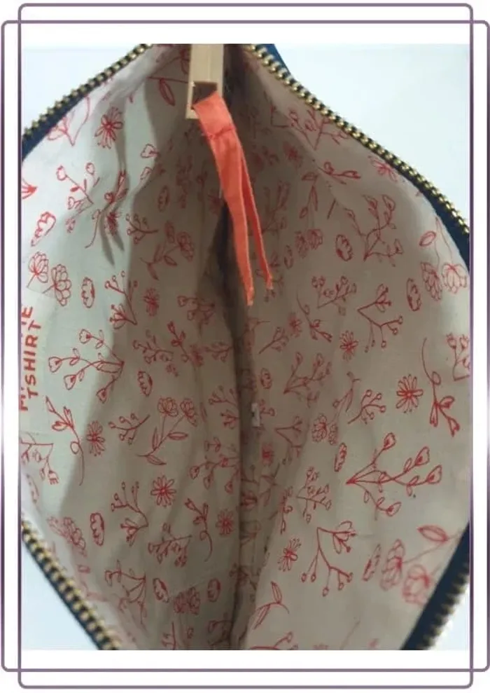 Pochette bleu marine Madame tshirt mère veilleuse, très bon état, 29x22cm - photo numéro 3