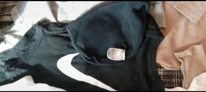 Lot pour enfants mixte - 0/6 Mois - 7 bodies dont 3 nike + 1 bonnet batman - photo numéro 4