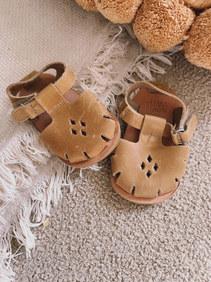 Petite sandale bébé zara marron