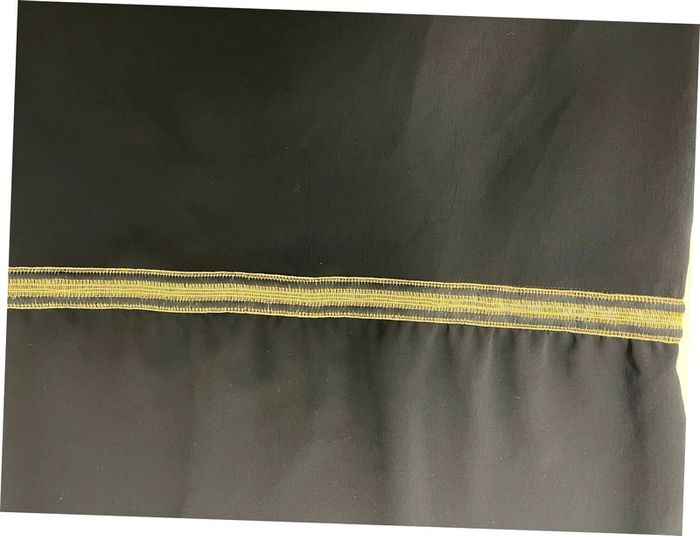 Robe noir et doré ba&sh taille 3 - photo numéro 2