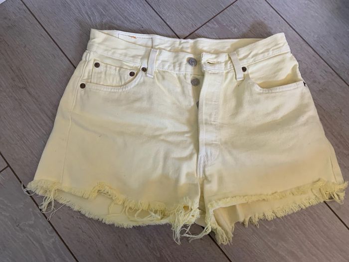 Short levis jaune W30