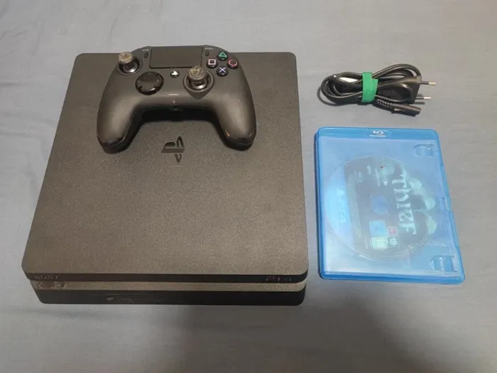 PS4 slim - photo numéro 2