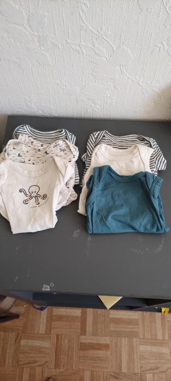 Bodies manches courtes 1mois